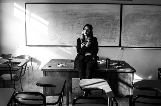 Entenda como as escolas estão utilizando tutores de IA para implementar a educação adaptativa, nivelando alunos através de trilhas de aprendizado individuais.