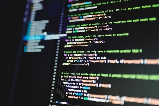 Conheça o impacto dos designers de interface autônomos, ferramentas de IA que criam o layout e o código de sites funcionais em segundos.